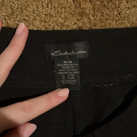 Shorts - Picture 3 of 3